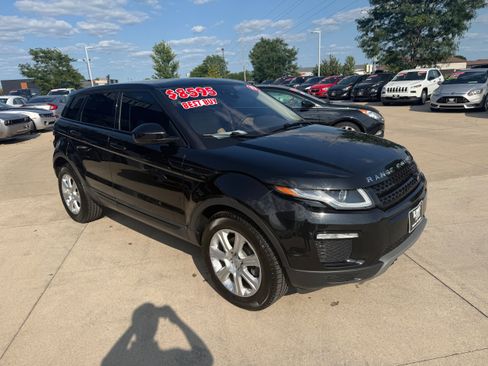 Used 2017 Land Rover Range Rover Evoque SE AWD/4WD image 3
