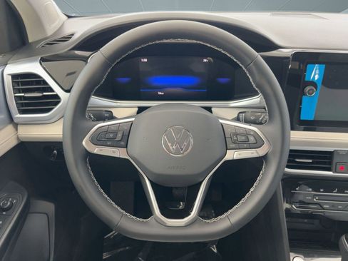 New 2026 Volkswagen Taos SE image 17