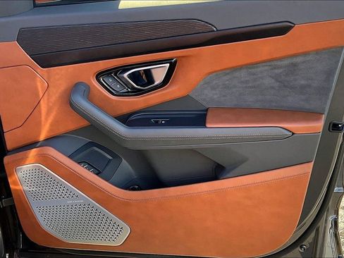 Used 2022 Lamborghini Urus image 28