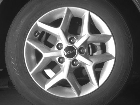 Used 2025 Kia Soul LX w/ LX Technology Package FWD image 18