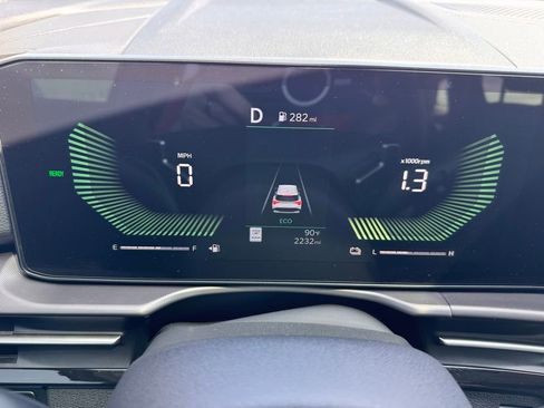 Used 2026 Kia Sportage EX w/ EX Panoramic Sunroof Package image 28