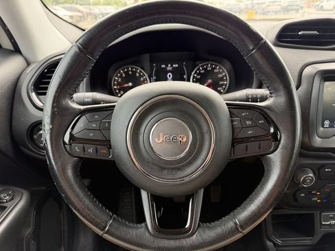 Used 2018 Jeep Renegade Altitude FWD image 15