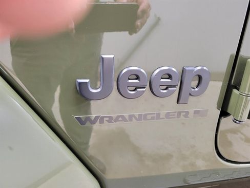 Used 2023 Jeep Wrangler Unlimited Sahara AWD/4WD image 21