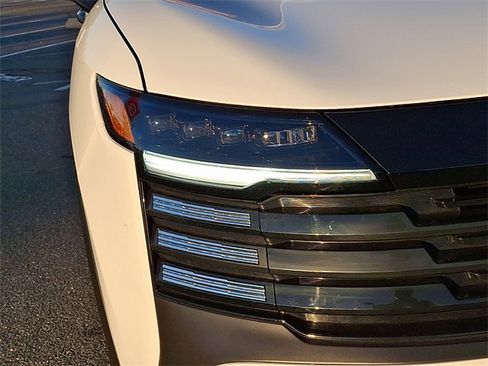 Used 2025 Nissan Kicks S image 9