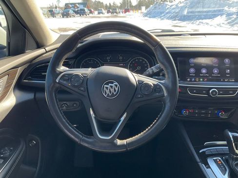 Used 2018 Buick Regal Essence w/ Driver Confidence Package #1 image 4