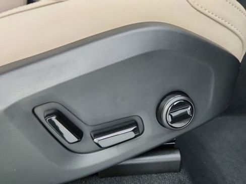 New 2026 Volvo XC90 T8 Plus w/ Protection Package Premier AWD/4WD image 40
