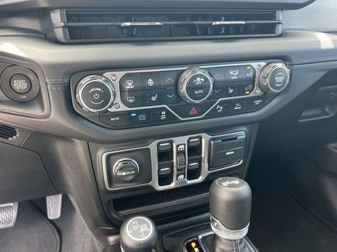 Certified 2025 Jeep Wrangler Unlimited Sahara w/ Safety Group AWD/4WD image 26