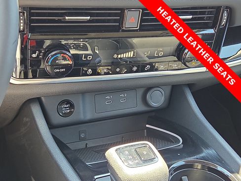 Used 2025 Nissan Rogue SL AWD/4WD image 19
