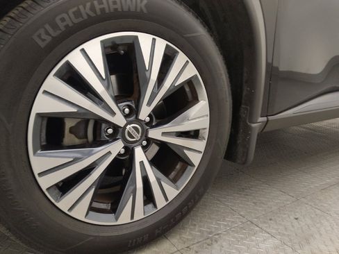 Used 2021 Nissan Rogue SV w/ Premium Package image 31