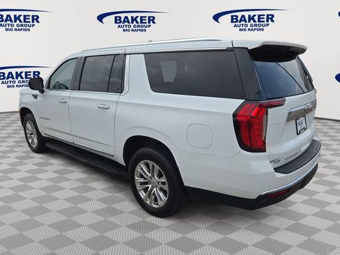 Used 2023 GMC Yukon XL SLT AWD/4WD image 5