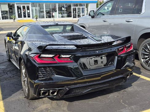 Used 2021 Chevrolet Corvette Stingray Premium Conv w/ Z51 Performance Package RWD image 4