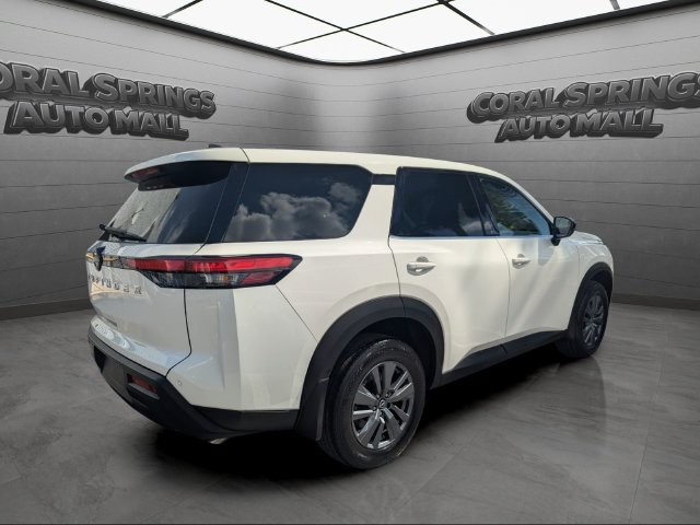 Certified 2025 Nissan Pathfinder S FWD image 7