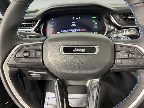 Used 2023 Jeep Grand Cherokee Trailhawk w/ Luxury Tech Group III AWD/4WD image 38