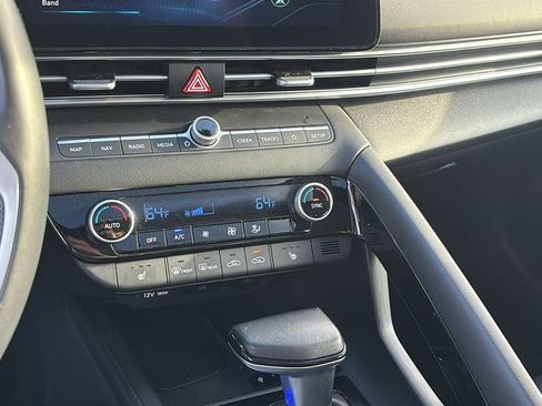 Used 2025 Hyundai Elantra Limited FWD image 20