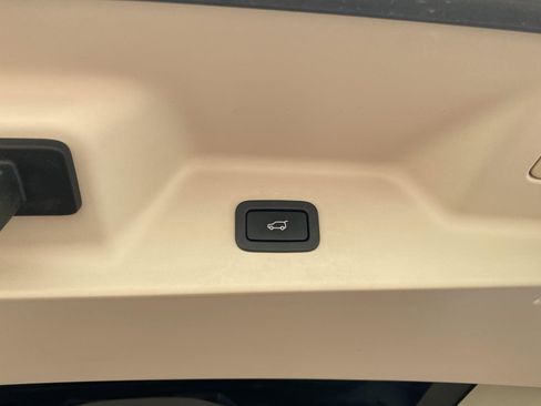 Used 2019 Land Rover Range Rover Supercharged AWD/4WD image 18