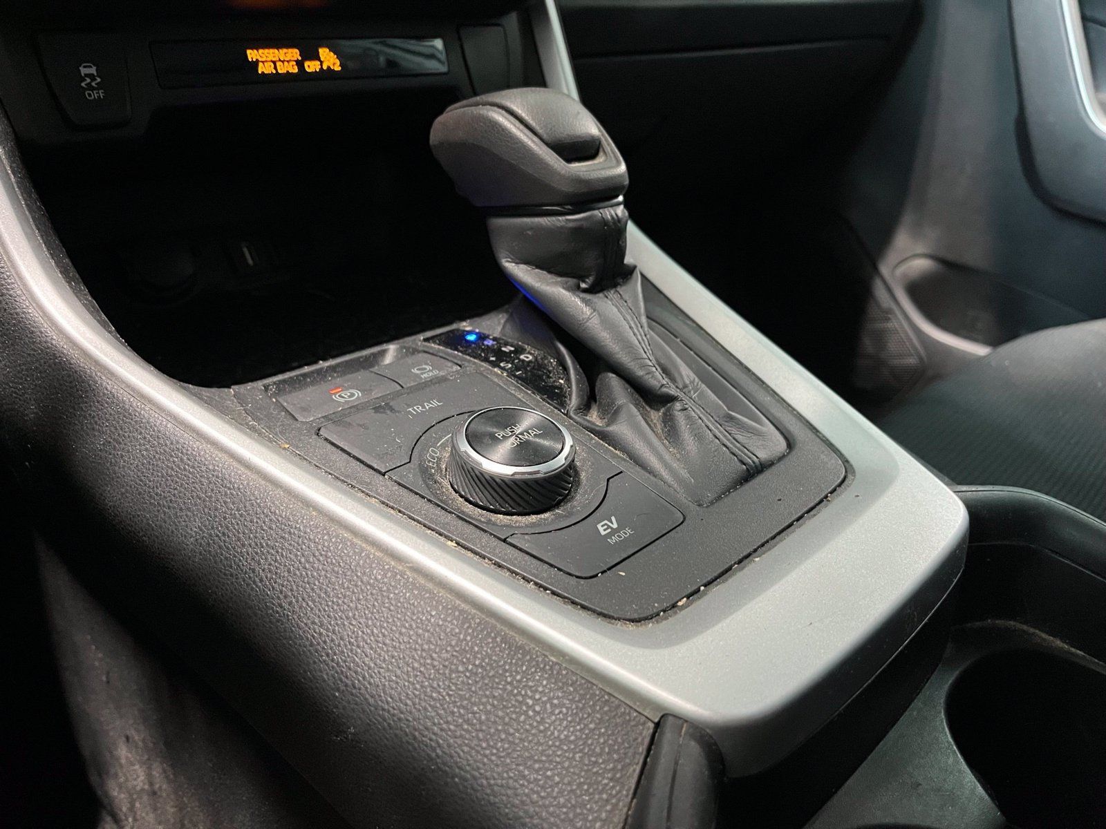 Used 2020 Toyota RAV4 LE w/ All Weather Liner Package AWD/4WD image 23