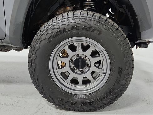 Certified 2022 Toyota Tacoma TRD Off-Road AWD/4WD image 7