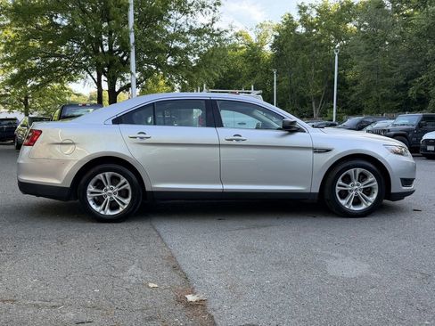 Used 2019 Ford Taurus SE FWD image 8