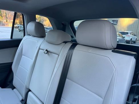 Used 2019 Volkswagen Tiguan SE w/ Panoramic Sunroof Package image 21