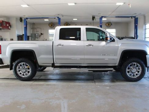 Used 2018 GMC Sierra 2500 Denali w/ Duramax Plus Package AWD/4WD image 10