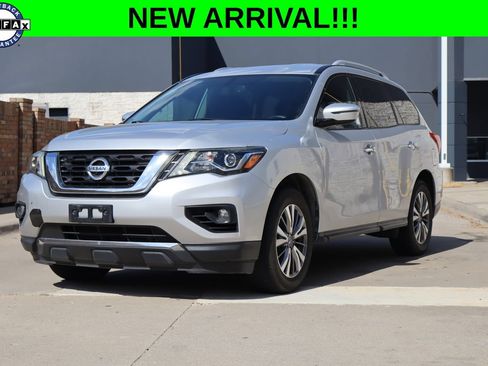 Used 2020 Nissan Pathfinder SV FWD image 1