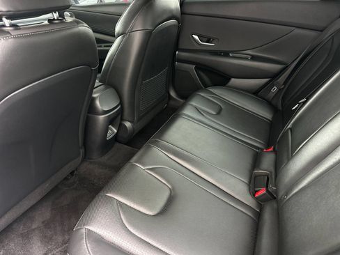Used 2025 Hyundai Elantra Limited FWD image 11