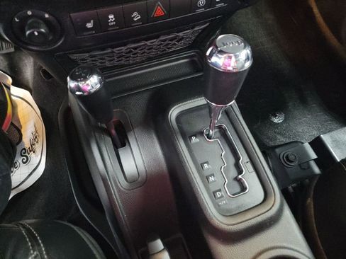 Used 2016 Jeep Wrangler Unlimited Rubicon image 31