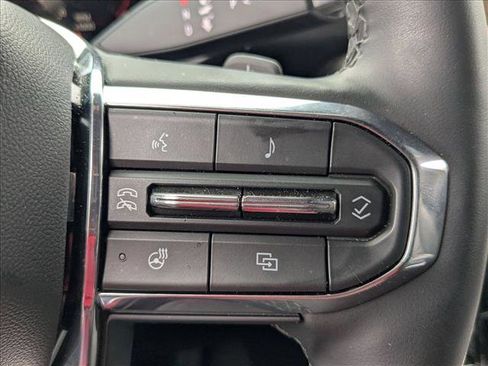 Used 2025 GMC Yukon XL Denali w/ Denali Reserve Package image 11