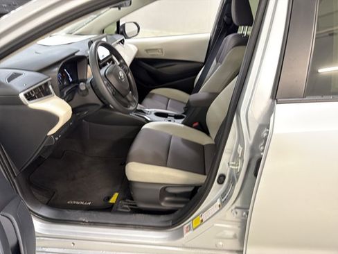 Used 2026 Toyota Corolla LE FWD image 6