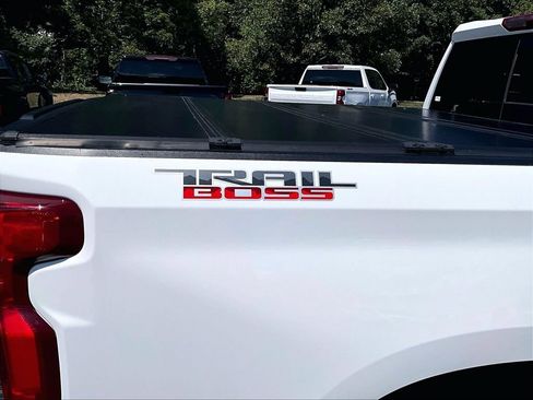 Used 2022 Chevrolet Silverado 1500 LT Trail Boss w/ LT Trail Boss Premium Package AWD/4WD image 29