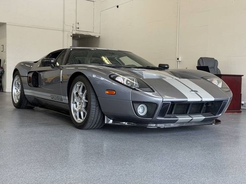 Used 2006 Ford GT RWD image 5