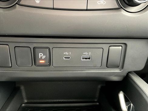 Used 2025 Nissan Frontier SV AWD/4WD image 17
