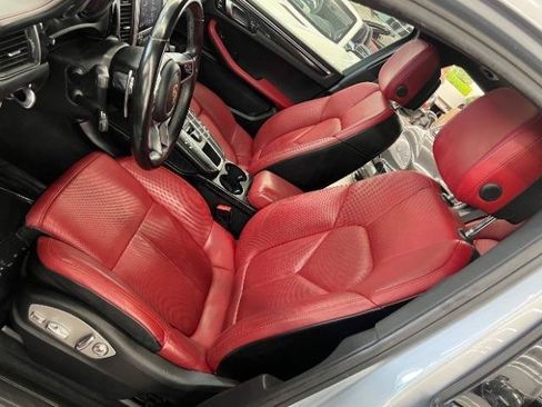 Used 2018 Porsche Macan AWD/4WD image 39