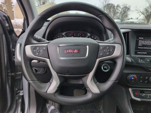 Used 2024 GMC Terrain SLE w/ Driver Convenience Package image 18