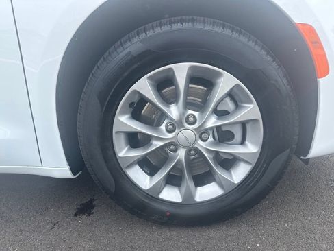 New 2027 Chrysler Pacifica Select AWD/4WD image 10