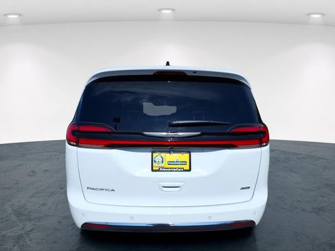 New 2026 Chrysler Pacifica Select image 8
