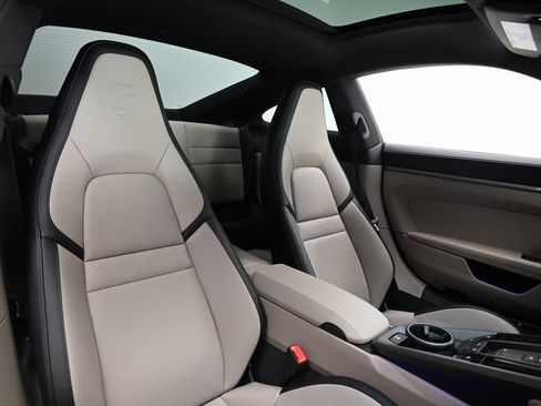 Used 2025 Porsche 911 Carrera image 17