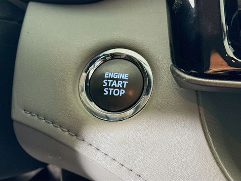 Used 2023 Toyota Highlander L image 21