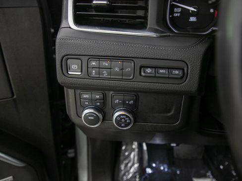 Used 2021 GMC Yukon XL Denali w/ Denali Premium Package AWD/4WD image 25
