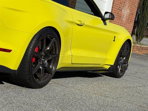 Used 2021 Ford Mustang Shelby GT500 w/ Carbon Fiber Track Pack image 46