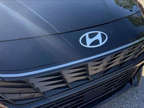 Used 2024 Hyundai Elantra SE FWD image 28