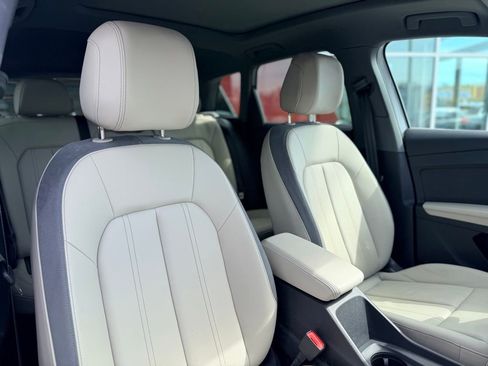 Used 2024 Audi Q4 e-tron Premium Plus image 22