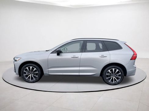 Used 2025 Volvo XC60 B5 Plus image 4