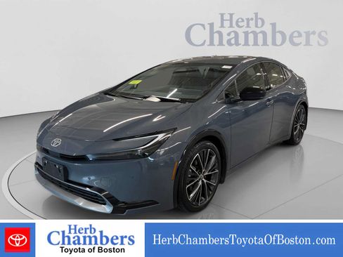 Used 2025 Toyota Prius XLE AWD/4WD image 10