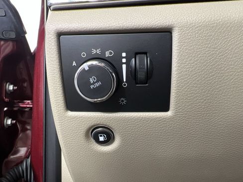 Used 2018 Jeep Grand Cherokee Overland AWD/4WD image 18
