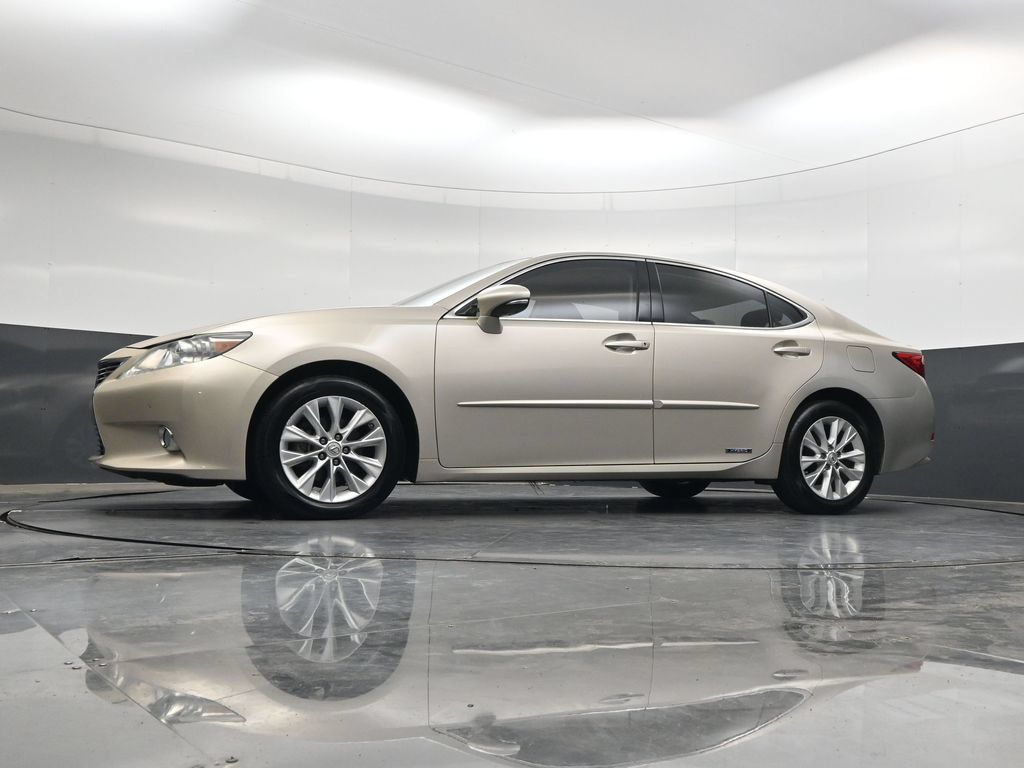 Used 2013 Lexus ES 300h w/ Luxury Pkg FWD image 30