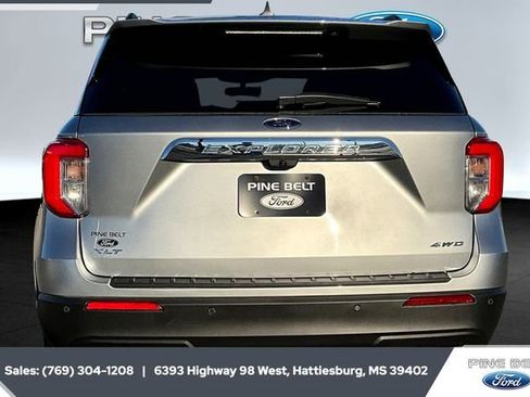 Used 2023 Ford Explorer XLT image 4