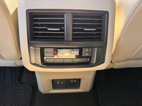 Used 2021 Volkswagen Atlas SE image 25