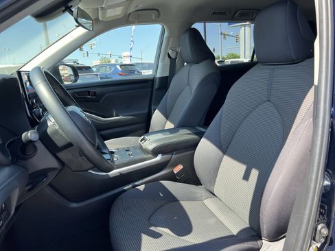 Used 2023 Toyota Highlander LE FWD image 21