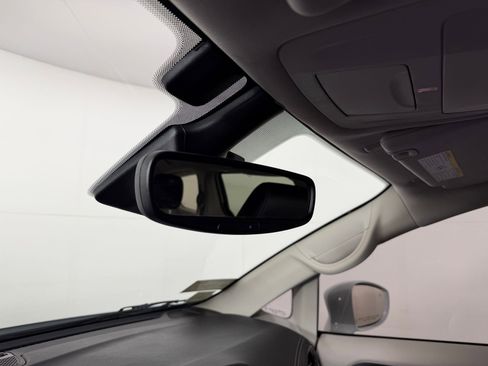 Used 2022 Chrysler Pacifica Touring-L image 18